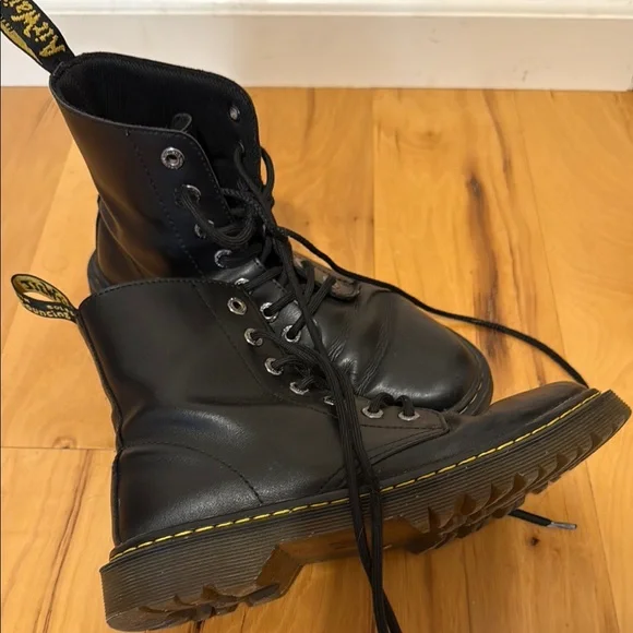 Black Leather Dr Martin Lace-Up Boots - Picture 2 of 9